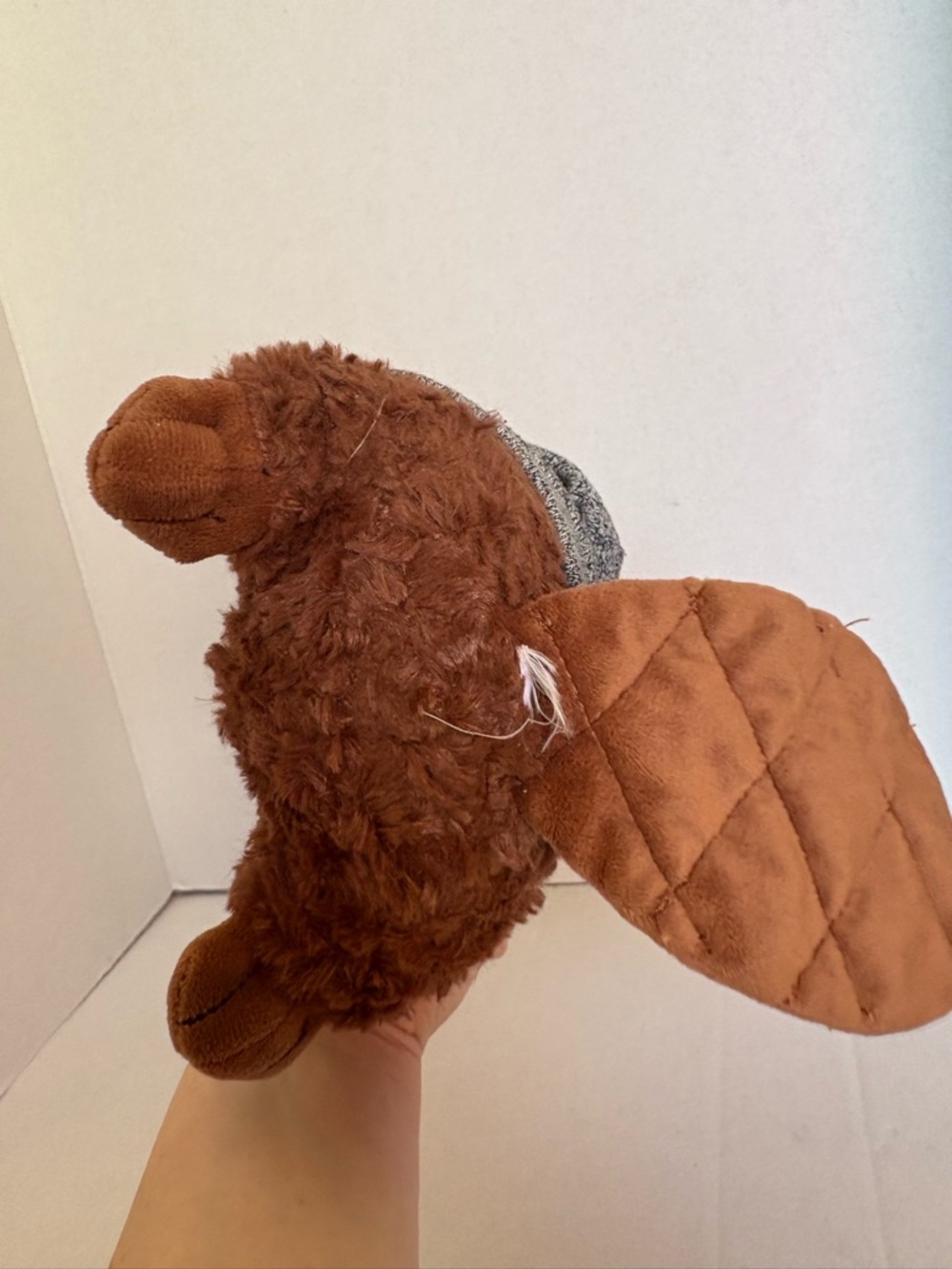 Roots Beaver Plush Toy Wearing Grey Hoodie Stuffed Animal Canada - Picture 4 of 4